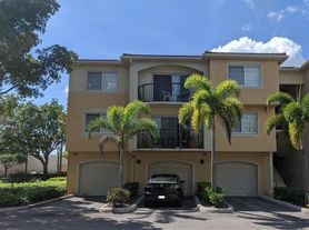 1000 Crestwood Ct S, Royal Palm Beach, FL
