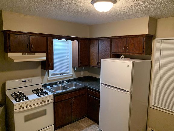 2nd image of 511 Van Buren Ave #1