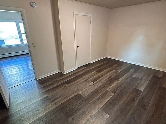 4th image of 6-8 Laurel Ave #1F