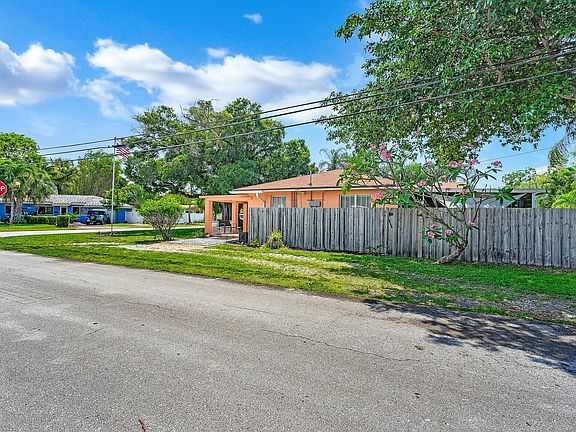 4th image of 1645 NE 9th Avenue