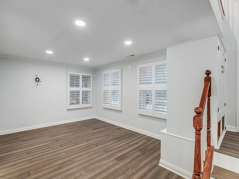 2068 Broughton St — Photo 7