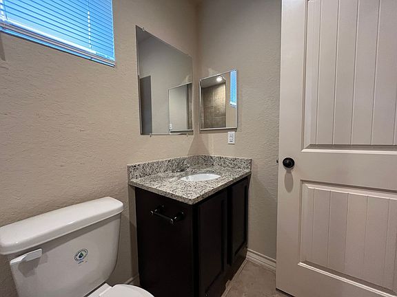 3rd image of 6866 Lakeview Dr #101