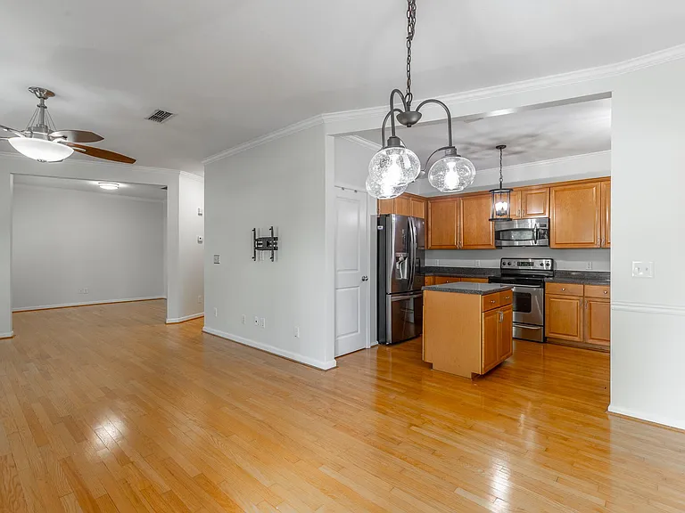 2105 Regency Ct — Photo 11