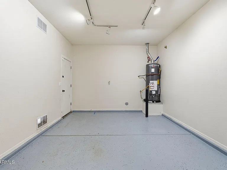 11402 W Alvarado Rd — Photo 45