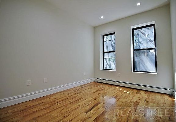 5th image of 1576 Lincoln Pl #B