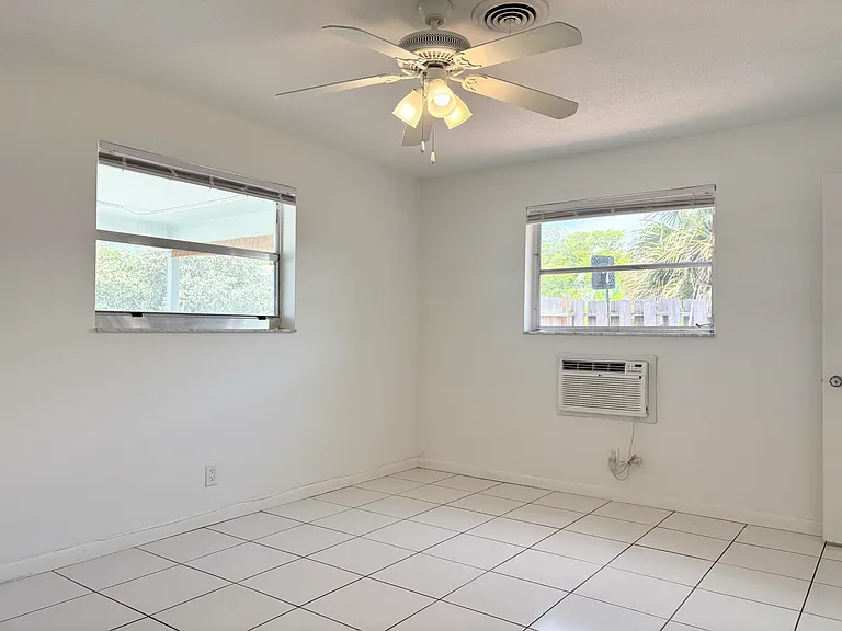 1605 NE 50th Ct #1 — Photo 15