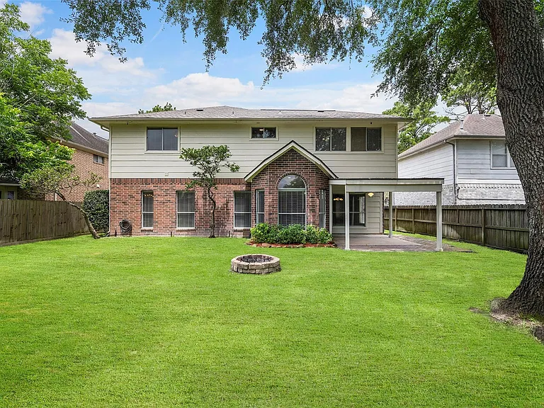 7914 Millbrook Dr — Photo 34