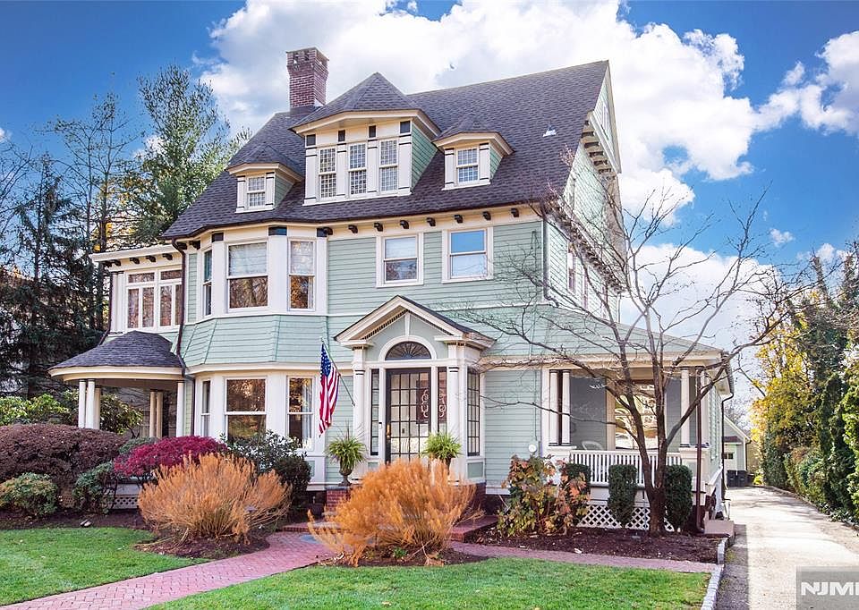 1st image of 120 W Ridgewood Ave