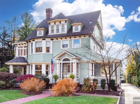 120 W Ridgewood Ave, Ridgewood, NJ 07450
