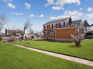 121 Ocean Ave, Valley Stream, NY 11580