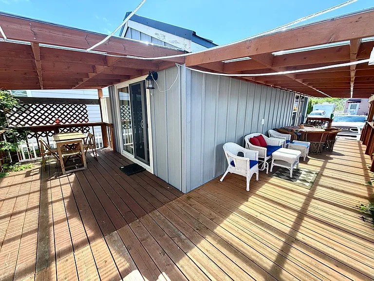 111 Pond Ln — Photo 10
