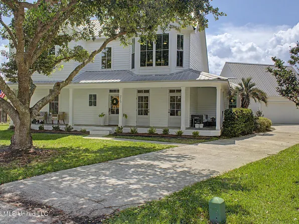 215 Blue Heron Cv, Waveland, MS 39576