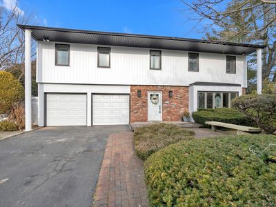 2 Joan Court, Woodbury, NY, 11797