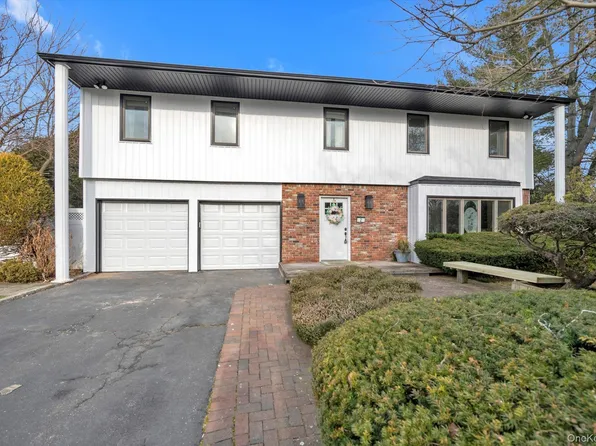 2 Joan Court, Woodbury, NY 11797