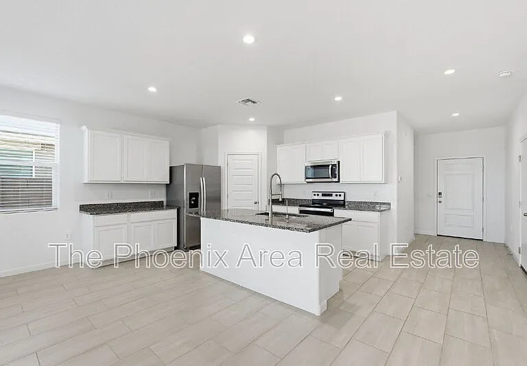 2761 W Seaver Ave — Photo 6