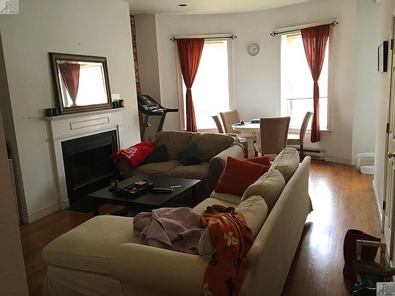 4th image of A1742 Washington St #3