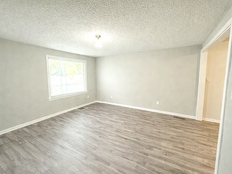 2015 W Wilkins St — Photo 3
