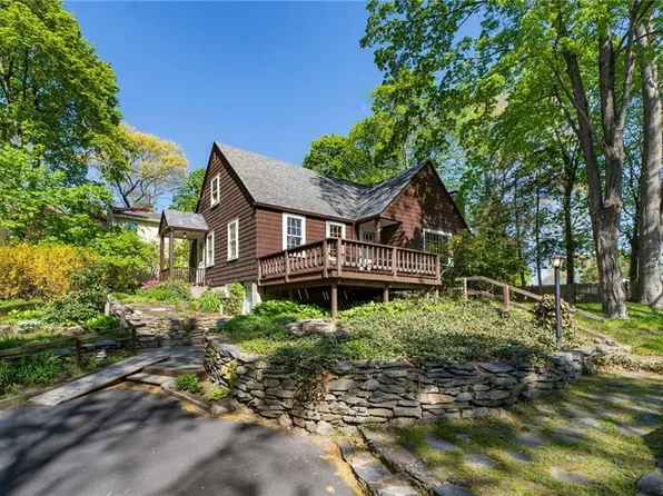 43 Cowesett Rd, Warwick, RI 02886