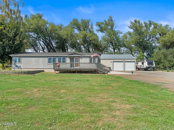 8809 Canter Ln, Yakima, WA 98903