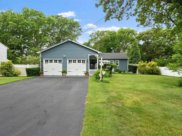 656 Chester Road, Sayville, NY 11782