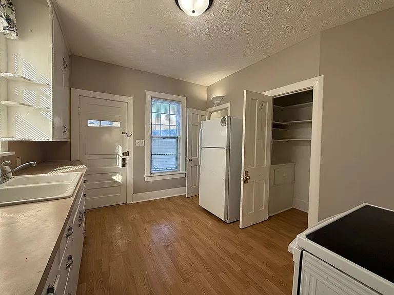 140 Lincoln Ave — Photo 6