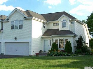 11 Sunflower Ridge Rd, South Setauket, NY 11720