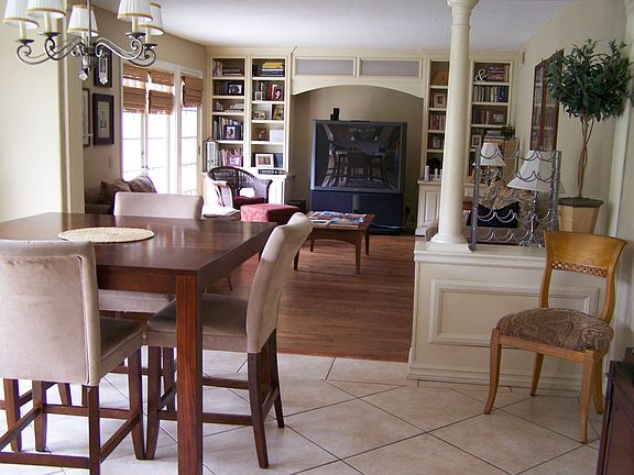 eat-in kitchen & fam rm