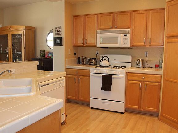3rd image of 909 Del Avion Ln