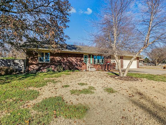 2nd image of 513 N Lakeside Dr