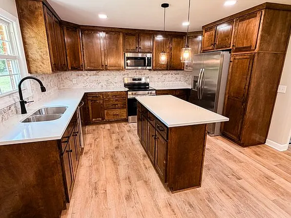 180 Maple St, Gordonsville, TN 38563