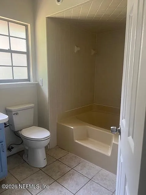 3 bed, 2.0 bath, 1900 sqft, $2,400 — Photo 3