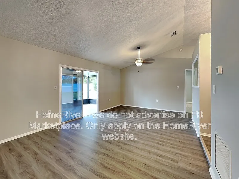 3 bed, 2.0 bath, 1032 sqft, $1,725 — Photo 2