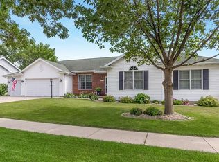 2715 Heather View Cir, Marion, IA 52302