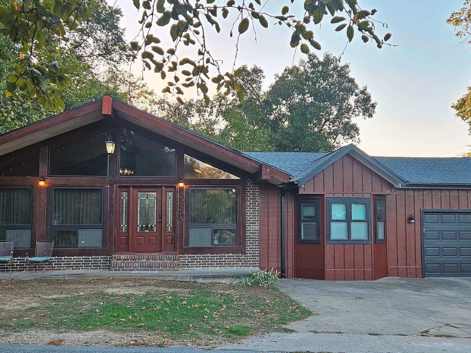 3 bed, 2409 sqft, $2,400 — Photo 2