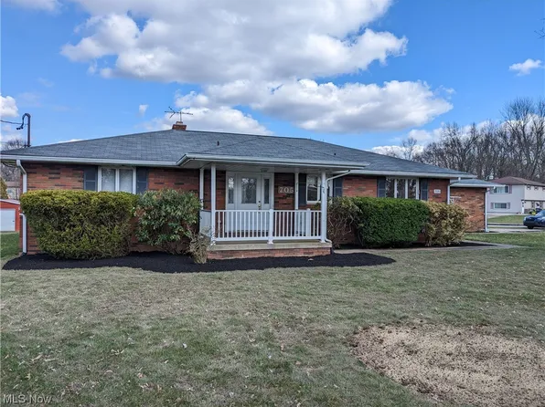 705 Struthers Liberty Rd, Campbell, OH 44405