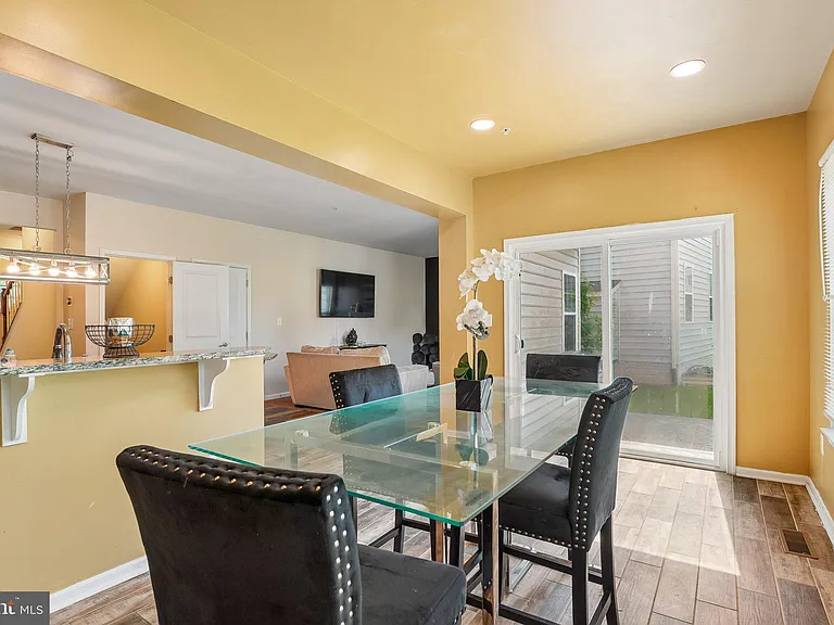 14315 Devinger Pl — Photo 6