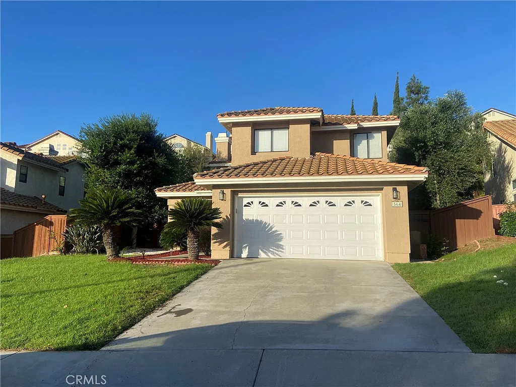 4 bed, 2.5 bath, 1893 sqft, $3,300 — Photo 1
