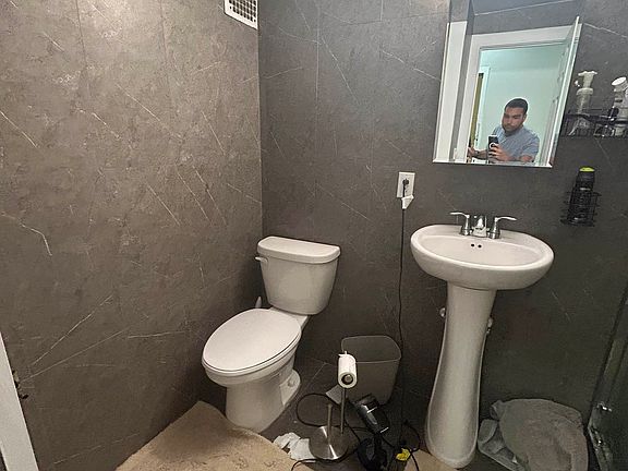 4th image of 122 Avenue C APT 2