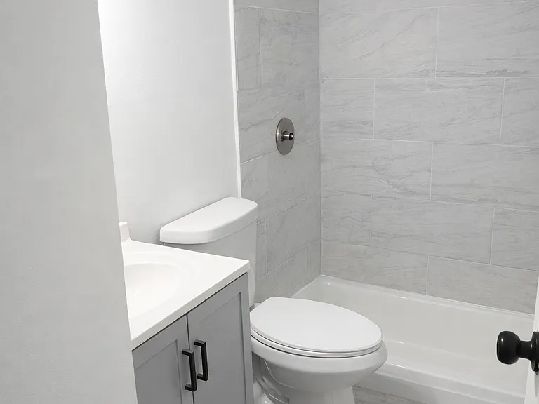 7851 Glenorchard Dr — Photo 4