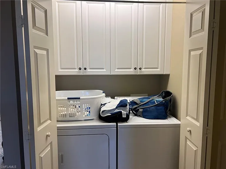 5068 Annunciation Cir #4211 — Photo 13