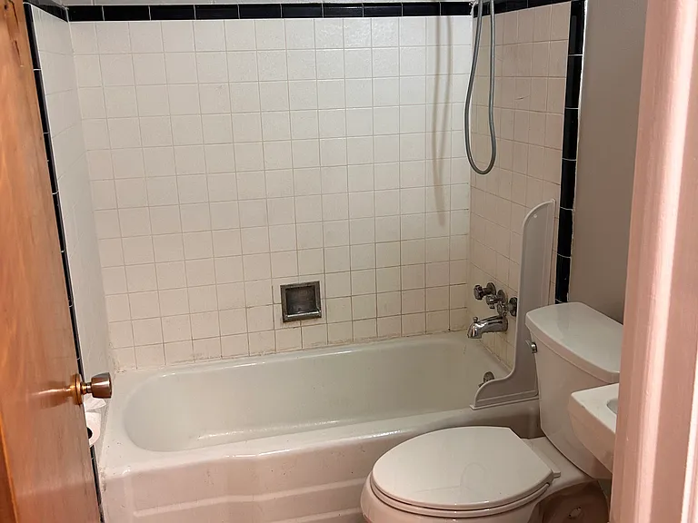 896 Raymond Dr #3 — Photo 7
