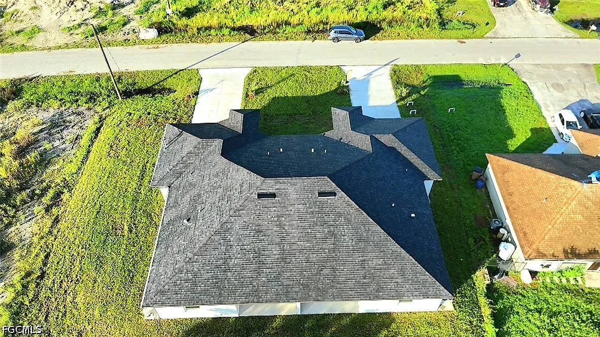 3 bed, 2.0 bath, 1205 sqft, $2,200 — Photo 3