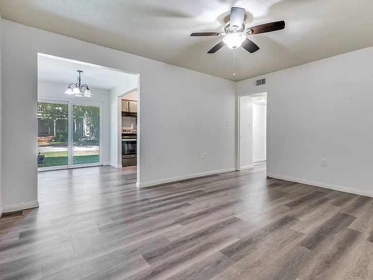 428 N Dallas Ave #7 — Photo 2