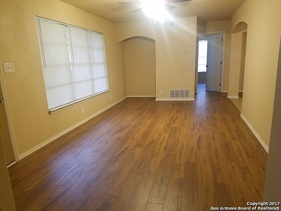 5th image of 1038 Utopia Ln
