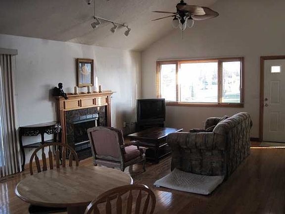 2nd image of 1013-1015 Empire Dr