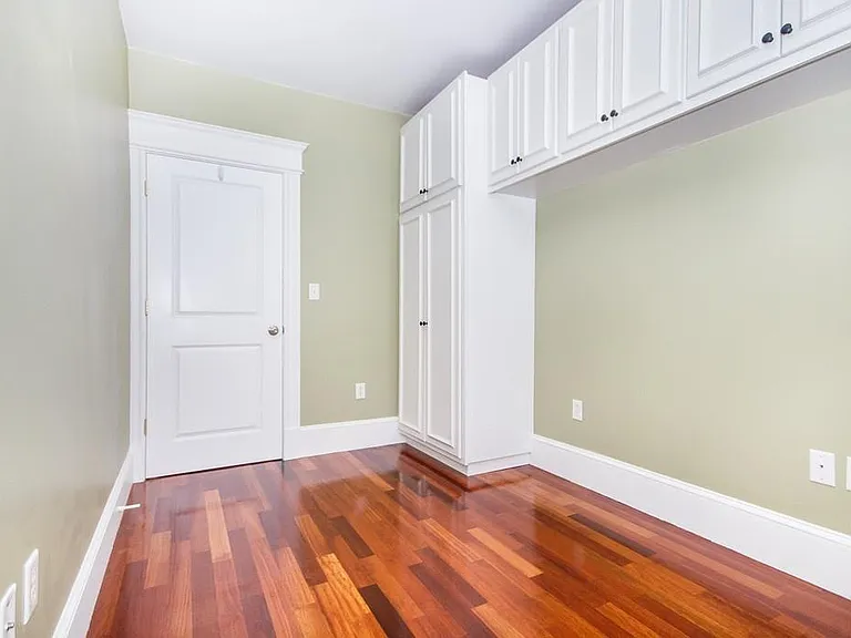 339 E St — Photo 13