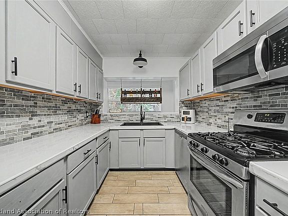 5th image of 562 Lake June Rd
