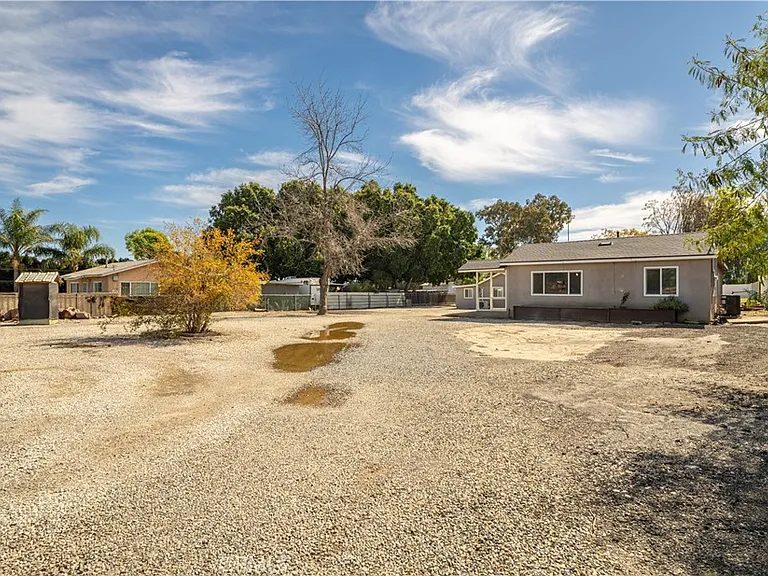 4330 Pacific Ave — Photo 2