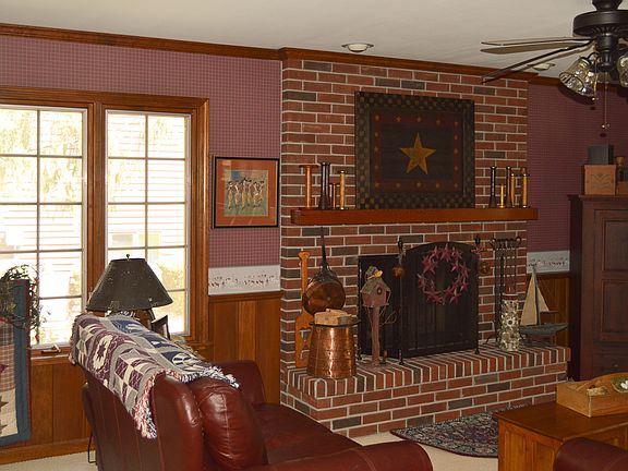 2nd image of 2703 E Redwood Cir