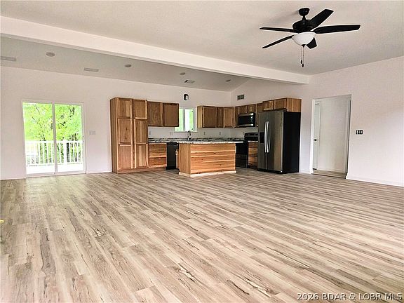 2nd image of 3 Oak Tree Ln
